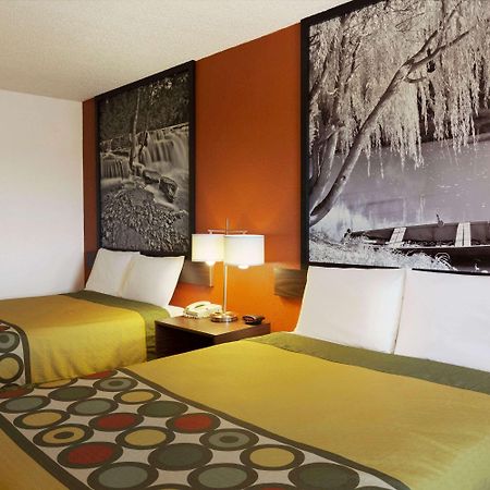 Super 8 By Wyndham Woodward Hotel Екстериор снимка
