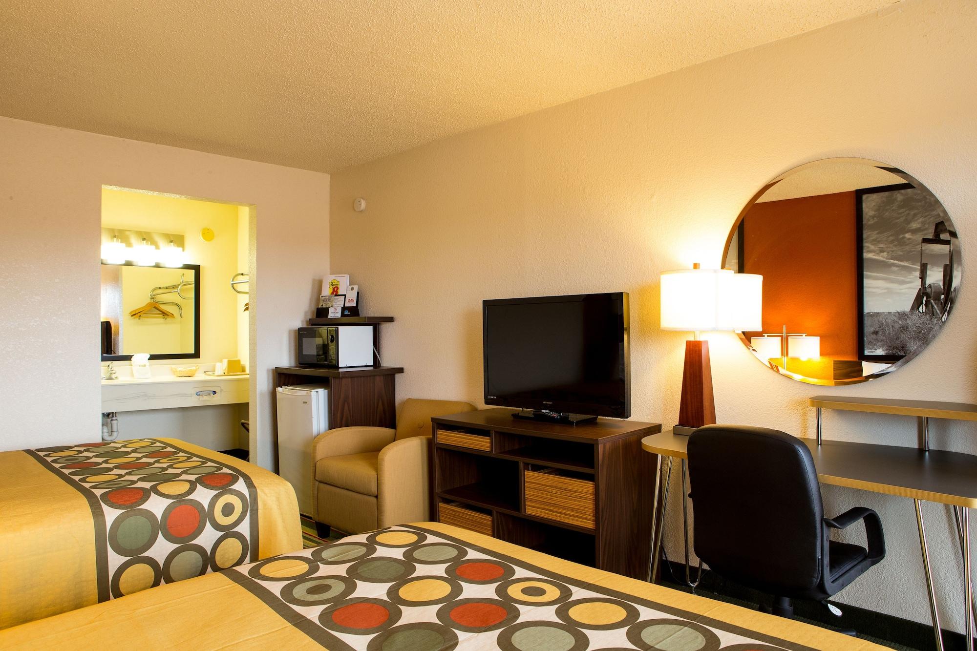 Super 8 By Wyndham Woodward Hotel Екстериор снимка