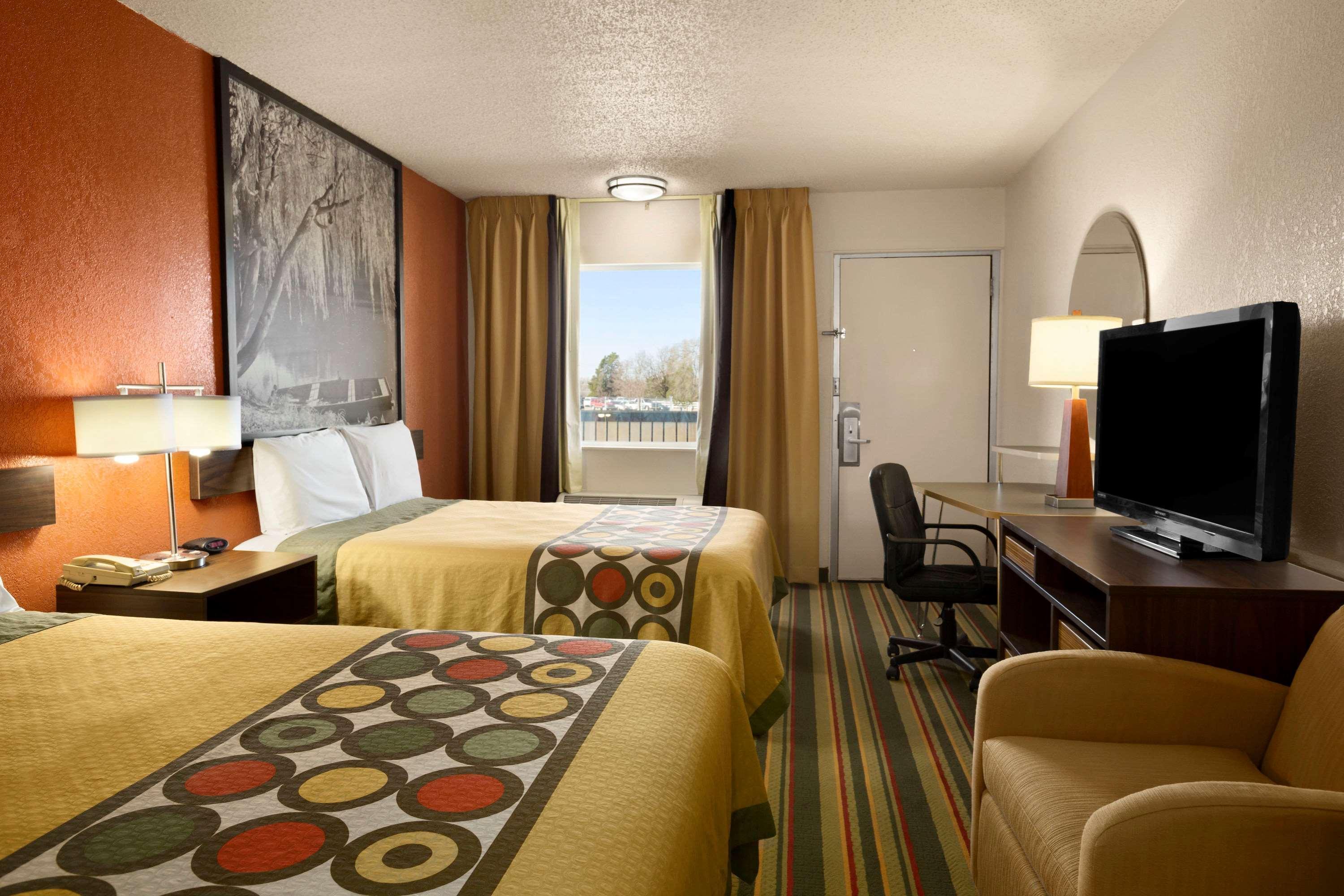 Super 8 By Wyndham Woodward Hotel Екстериор снимка
