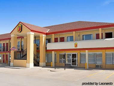 Super 8 By Wyndham Woodward Hotel Екстериор снимка