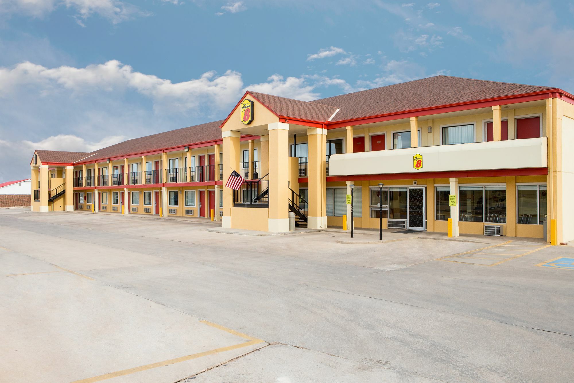 Super 8 By Wyndham Woodward Hotel Екстериор снимка