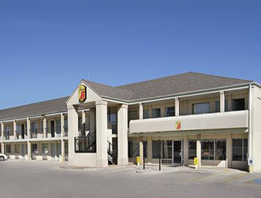 Super 8 By Wyndham Woodward Hotel Екстериор снимка